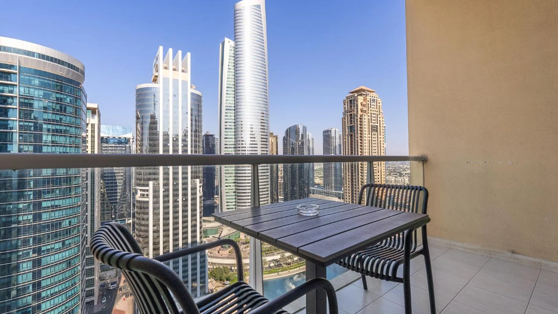 Cozy Retreat In The Heart Of Jlt - Lakeview Tower Dubai Apartment