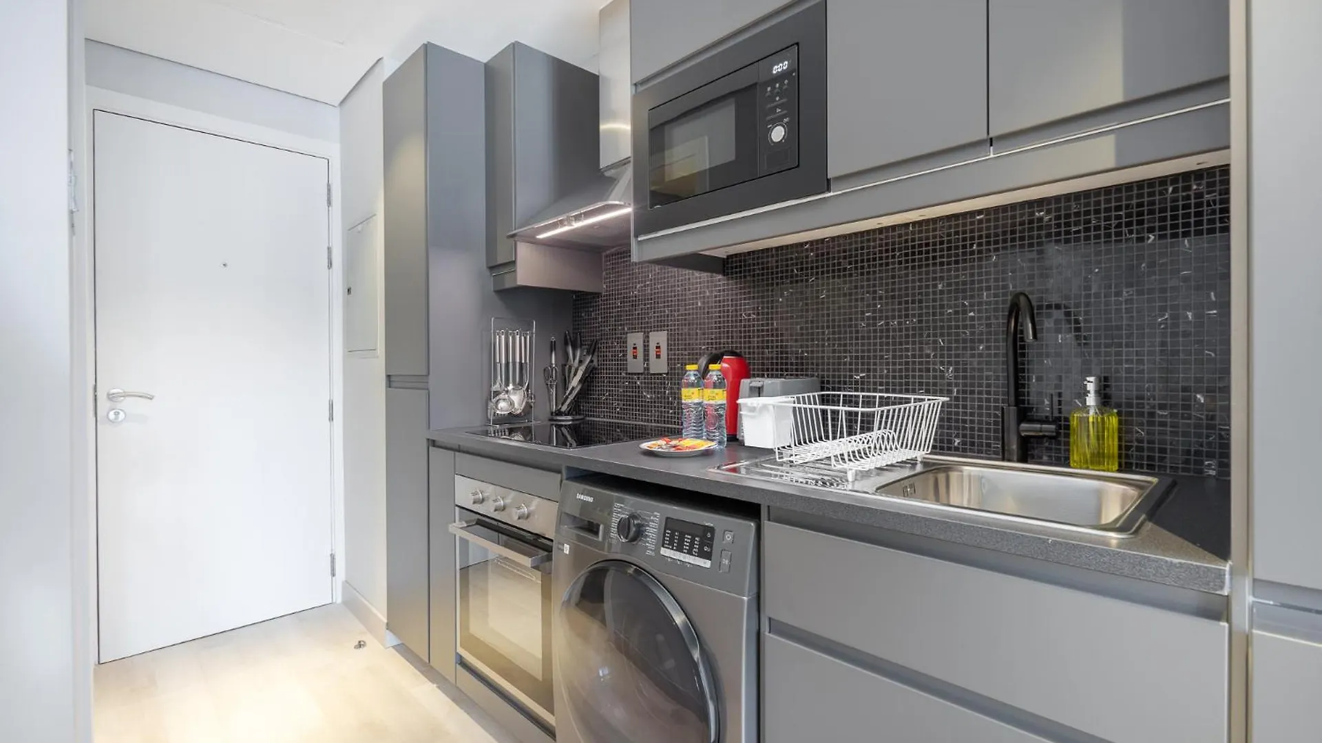 Cozy Retreat In The Heart Of Jlt - Lakeview Tower Dubai