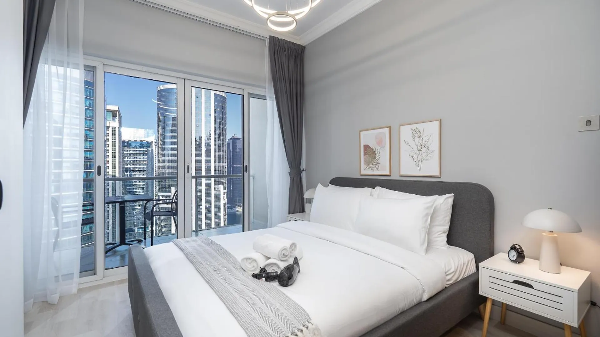 Apartment Cozy Retreat In The Heart Of Jlt - Lakeview Tower Dubai