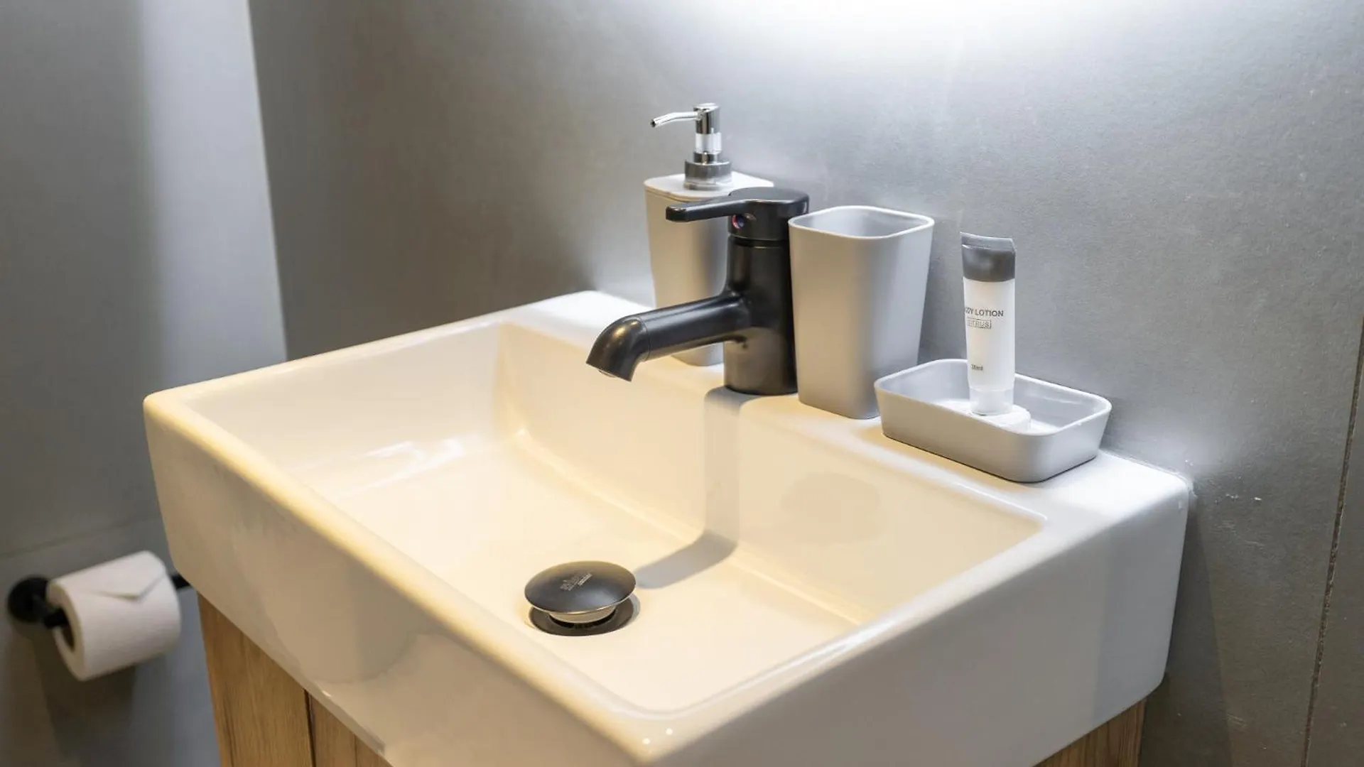 Cozy Retreat In The Heart Of Jlt - Lakeview Tower Dubai 0*,  United Arab Emirates
