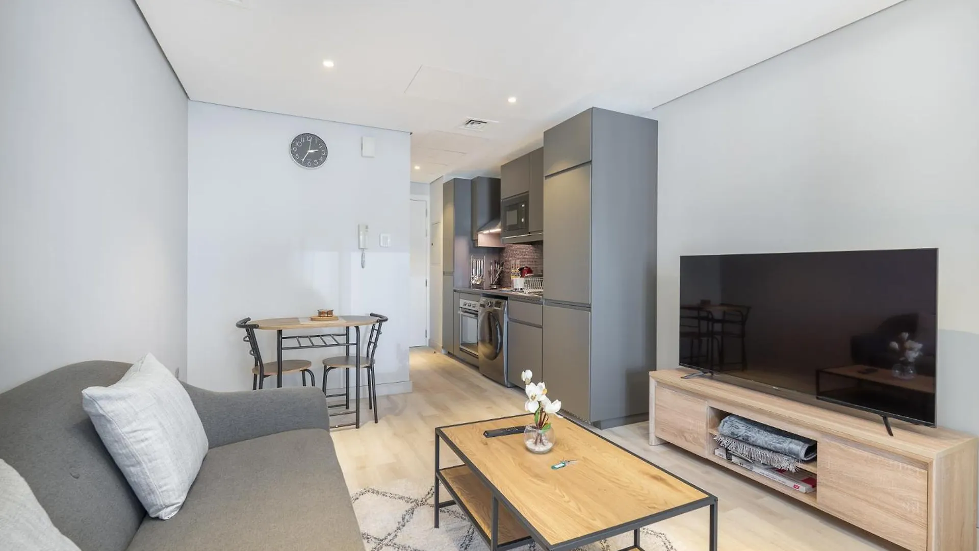 Cozy Retreat In The Heart Of Jlt - Lakeview Tower Dubai 0*,  United Arab Emirates