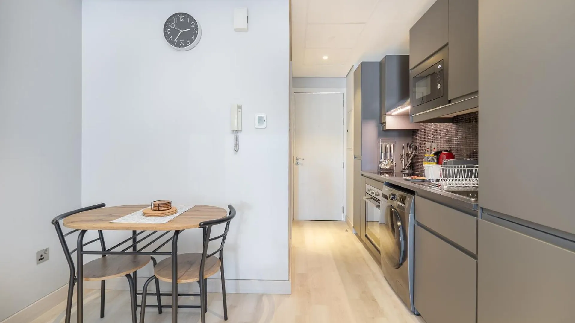 Cozy Retreat In The Heart Of Jlt - Lakeview Tower Dubai Apartment