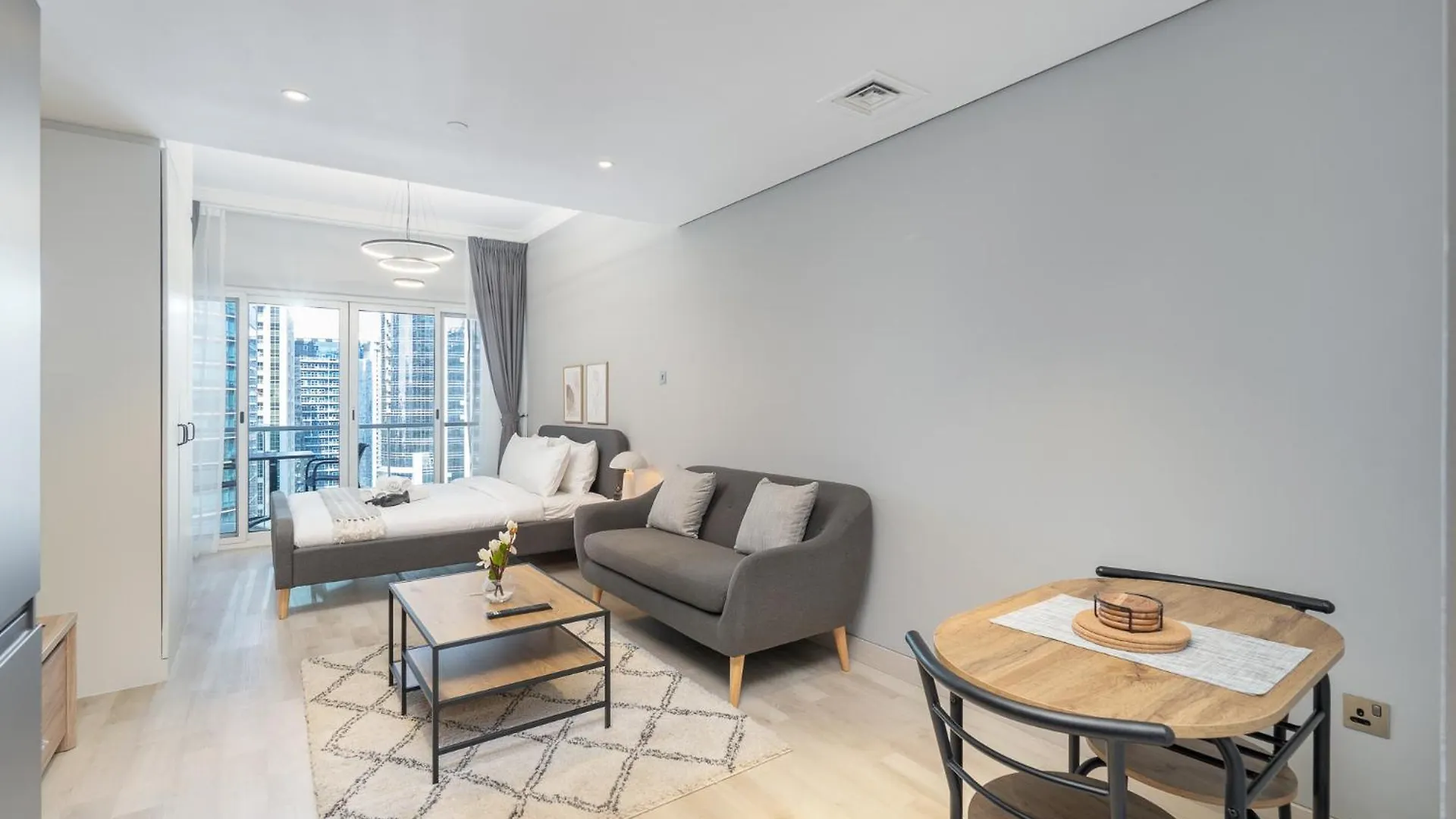 Apartment Cozy Retreat In The Heart Of Jlt - Lakeview Tower Dubai