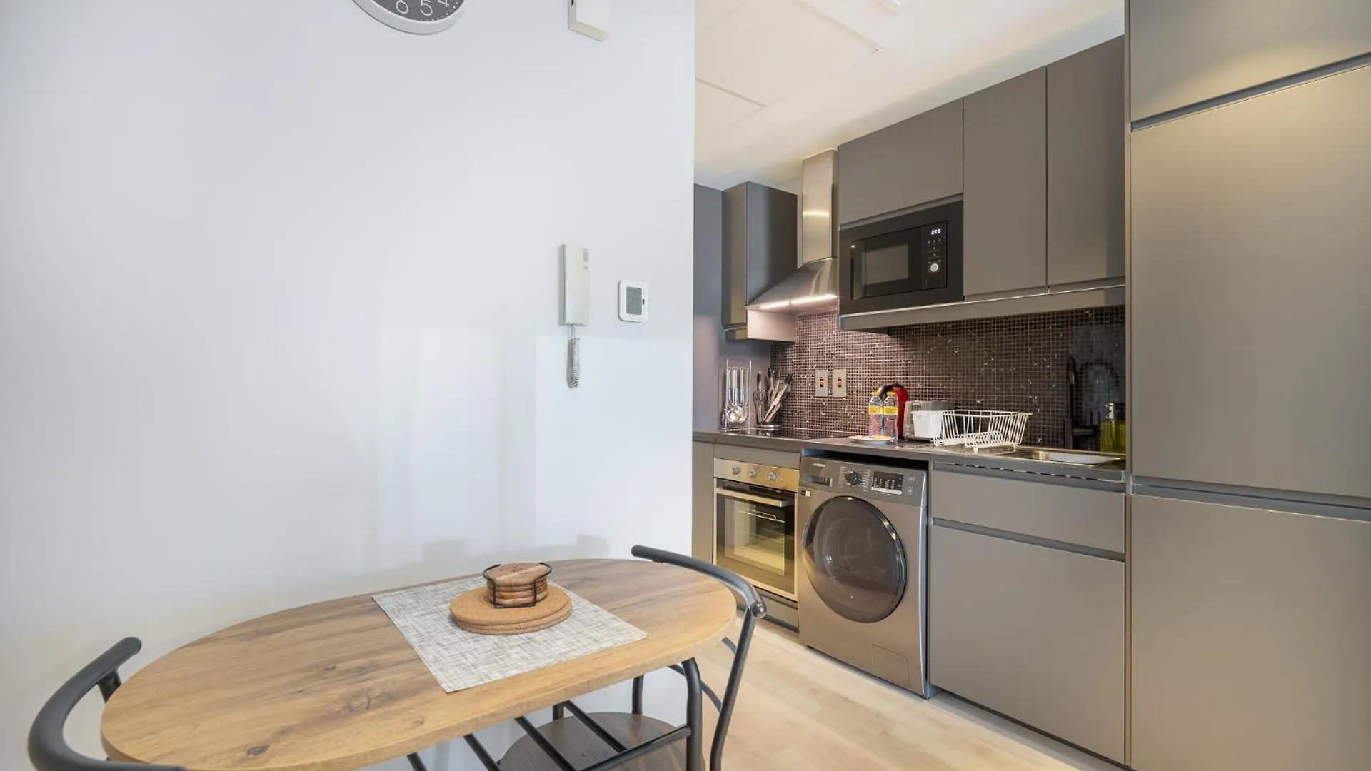 Apartment Cozy Retreat In The Heart Of Jlt - Lakeview Tower Dubai