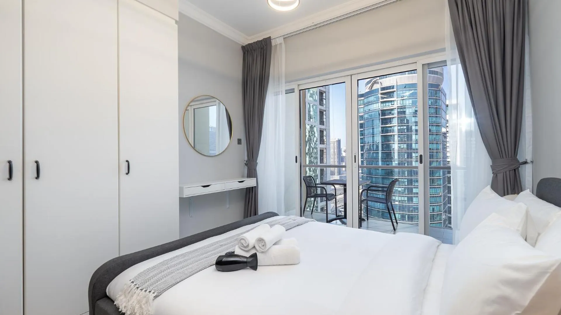 Cozy Retreat In The Heart Of Jlt - Lakeview Tower Dubai Apartment